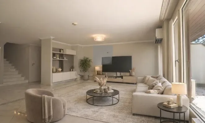 Недвижимость Apartment 6 rooms: 2
