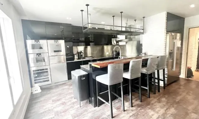 Недвижимость Apartment 6 rooms: 3