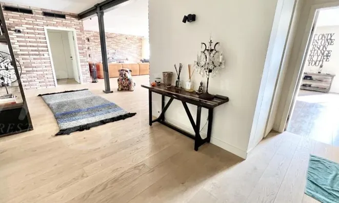 Недвижимость Apartment 6 rooms: 6