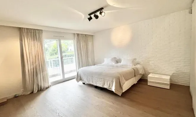 Недвижимость Apartment 6 rooms: 9