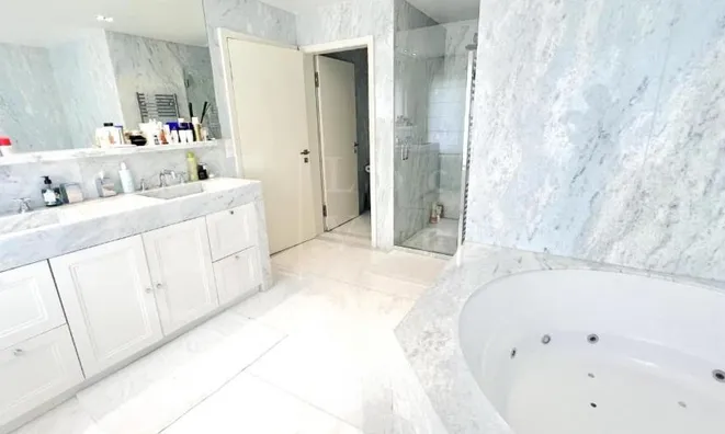 Недвижимость Apartment 6 rooms: 11