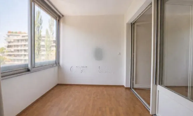 Недвижимость Apartment 2.5 rooms: 3