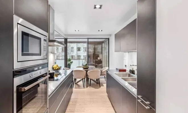 Недвижимость Apartment 4 rooms: 4