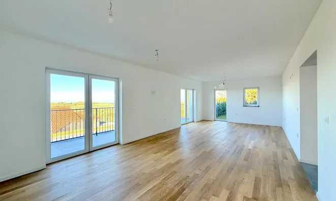 Недвижимость Трёхкомнатная квартира Малая: 6