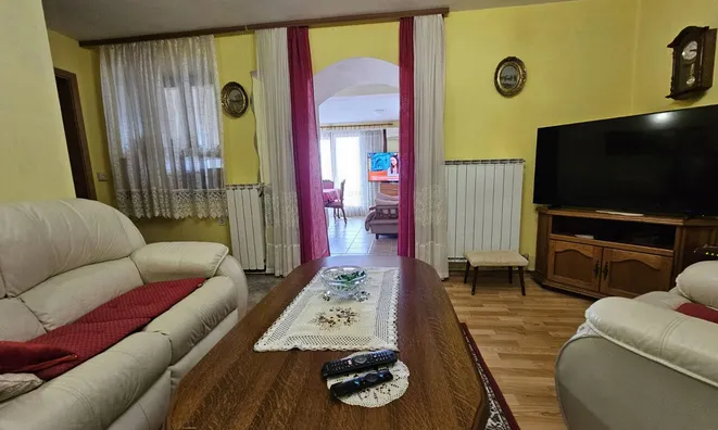 Недвижимость Дом с террасой в Коломбане: 13