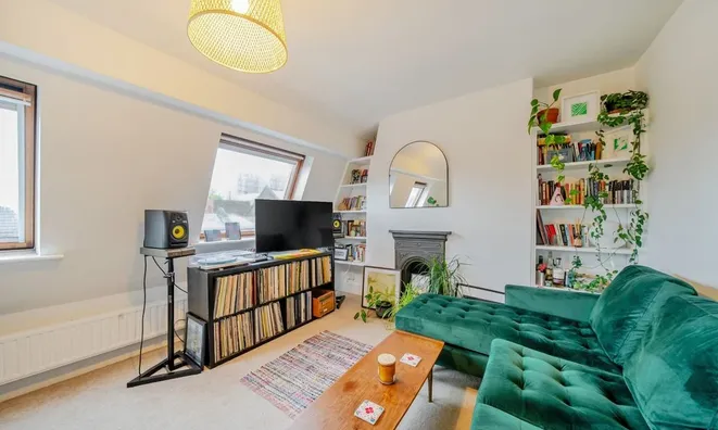 Недвижимость Landor Road: 2