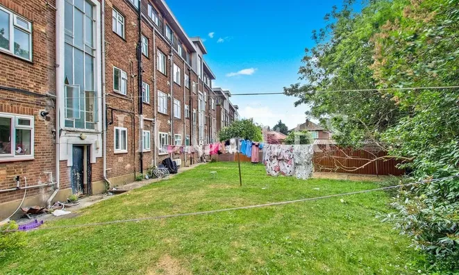 Недвижимость Leeland Way: 5