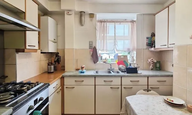 Недвижимость Rogers Estate, Globe Road: 14