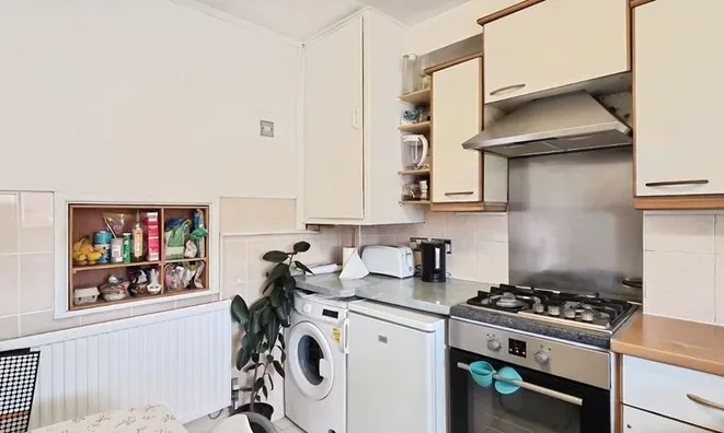 Недвижимость Rogers Estate, Globe Road: 16