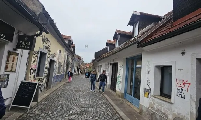 Недвижимость Двухкомнатная квартира в центре: 9