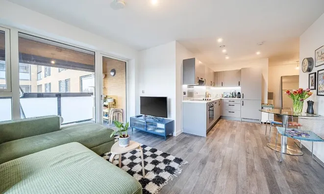 Недвижимость East Acton Lane, Acton: 10
