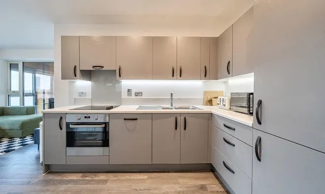 Недвижимость East Acton Lane, Acton: 13