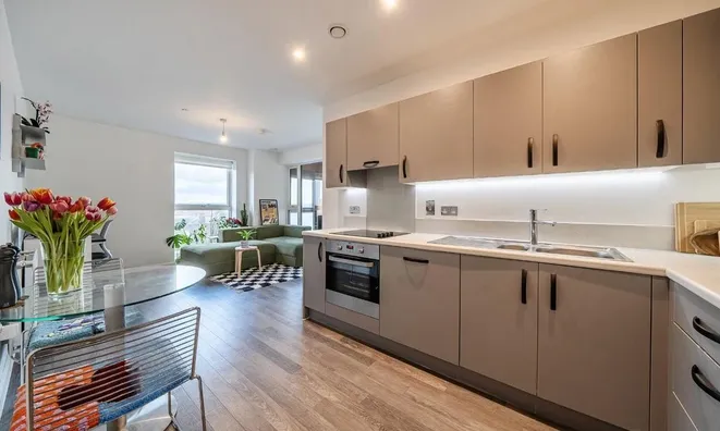 Недвижимость East Acton Lane, Acton: 14