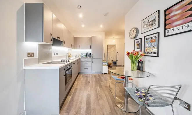 Недвижимость East Acton Lane, Acton: 15