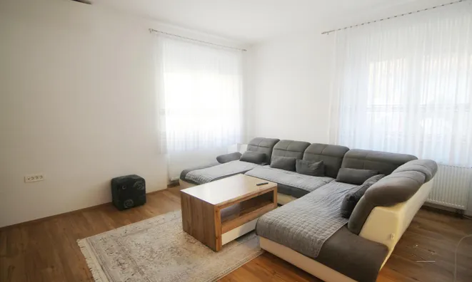 Недвижимость Квартира, 3 комнаты, Новый Рудник: 1