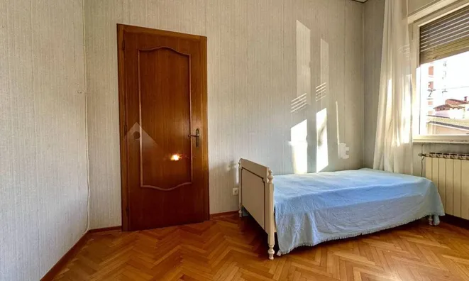 Недвижимость Трехкомнатная квартира в центре: 15