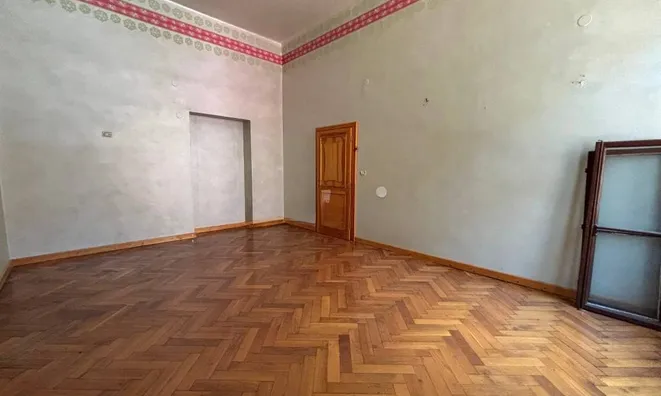 Недвижимость Квартира на улице Карло Фаветти: 13