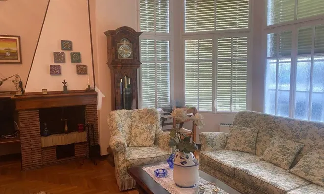 Недвижимость Квартира на улице Семинария: 15