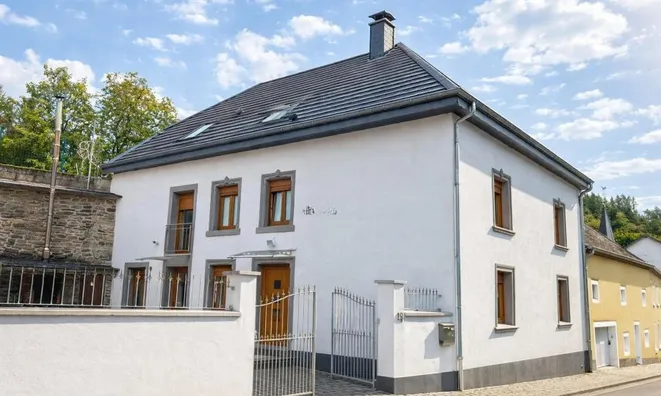 Недвижимость House 5 bedrooms for sale in Bavigne: 1