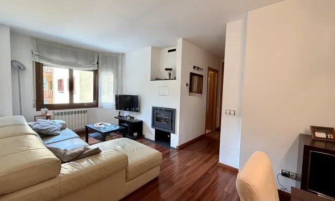 Недвижимость Three-bedroom apartment in Encamp city center: 1