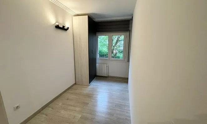 Недвижимость Apartment with three bedrooms in Arinsal: 11