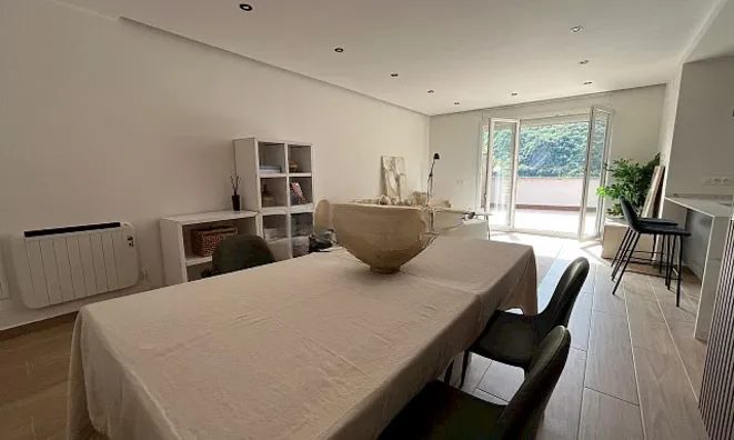 Недвижимость Reformed 2-bedroom apartment in Andorra la Vella: 3