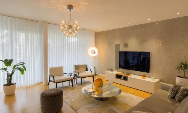 Недвижимость Apartment 5 rooms: 2