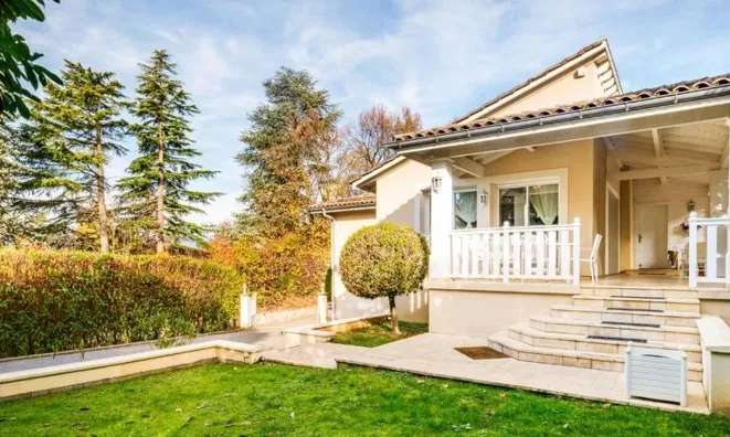 Недвижимость Row house 7 rooms: 1