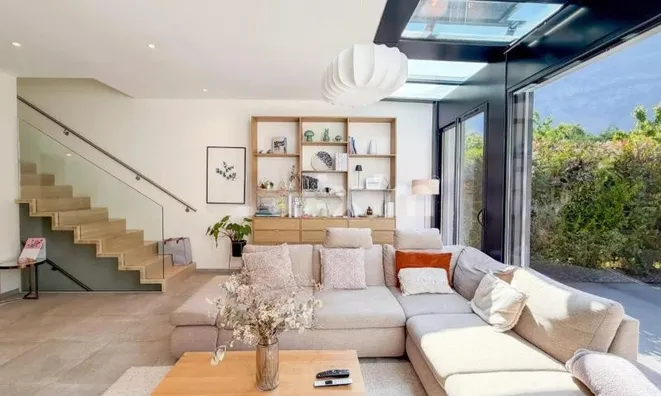 Недвижимость Single house 7 rooms: 1