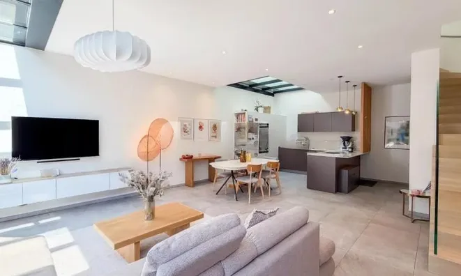 Недвижимость Single house 7 rooms: 3