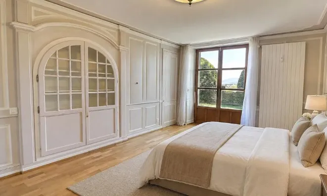 Недвижимость Apartment 6 rooms: 4