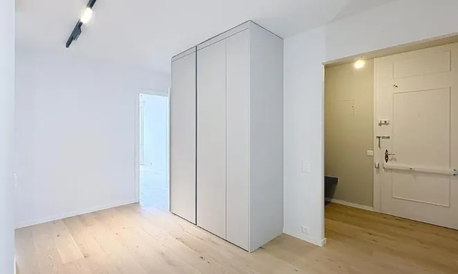 Недвижимость Apartment 5 rooms: 4