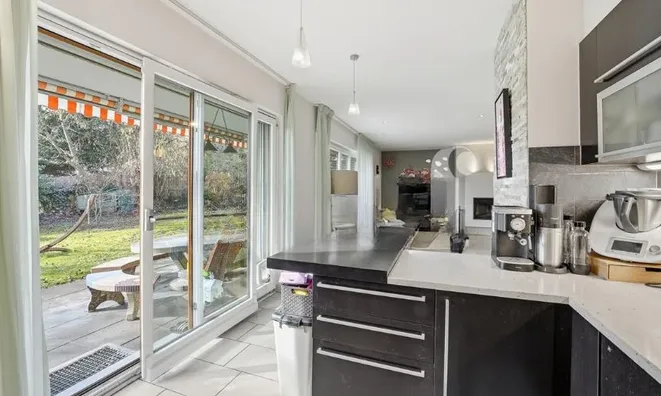 Недвижимость Apartment 5 rooms: 6