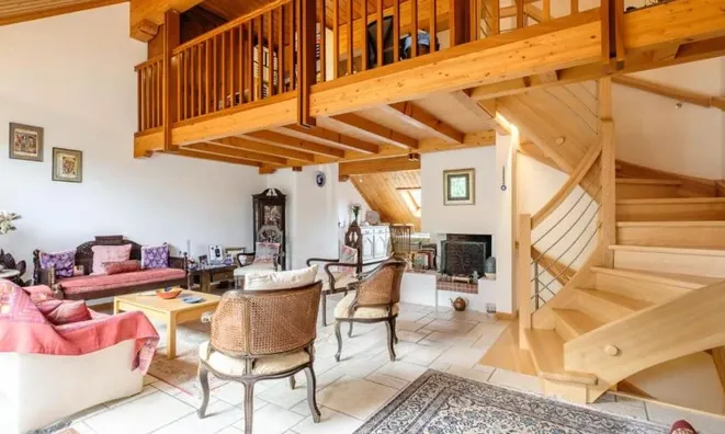 Недвижимость Attic flat 6 rooms: 5