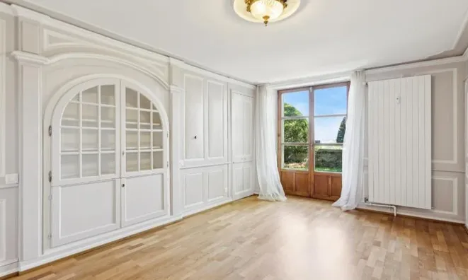 Недвижимость Apartment 6 rooms: 8
