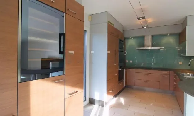 Недвижимость Apartment 6.5 rooms: 3