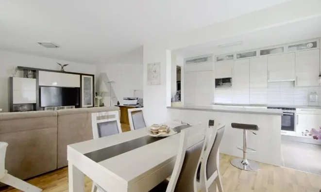 Недвижимость Apartment 4 rooms: 3