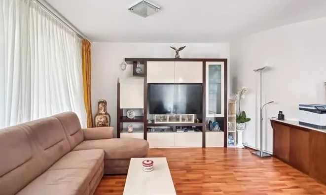 Недвижимость Apartment 4 rooms: 7