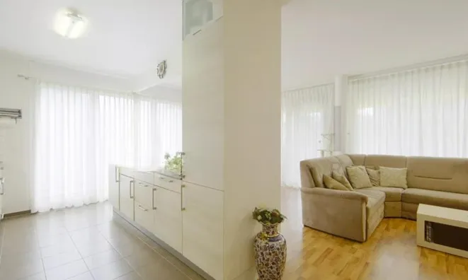 Недвижимость Apartment 4 rooms: 9