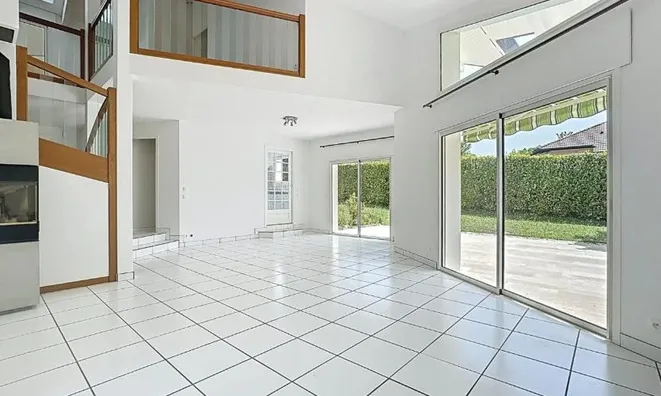 Недвижимость Villa 6 rooms: 2