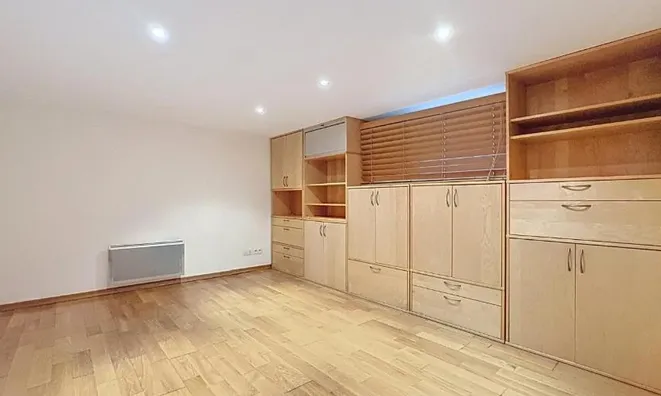 Недвижимость Villa 6 rooms: 9