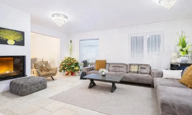 Недвижимость Single house: 1