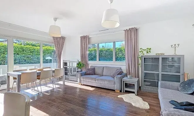 Недвижимость Apartment 5 rooms: 2