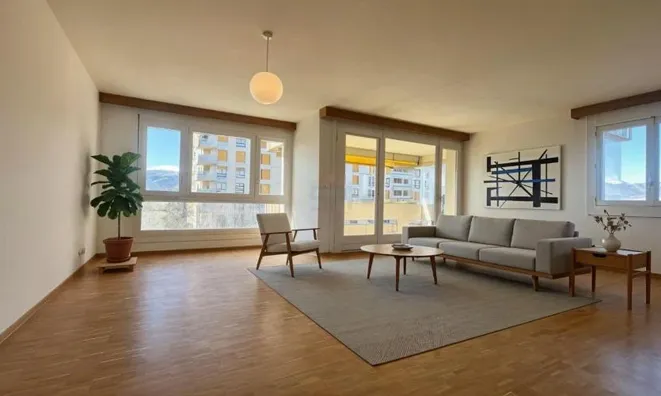 Недвижимость Apartment 6 rooms: 2