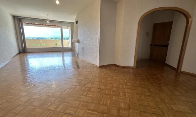 Недвижимость Apartment 5 rooms: 3