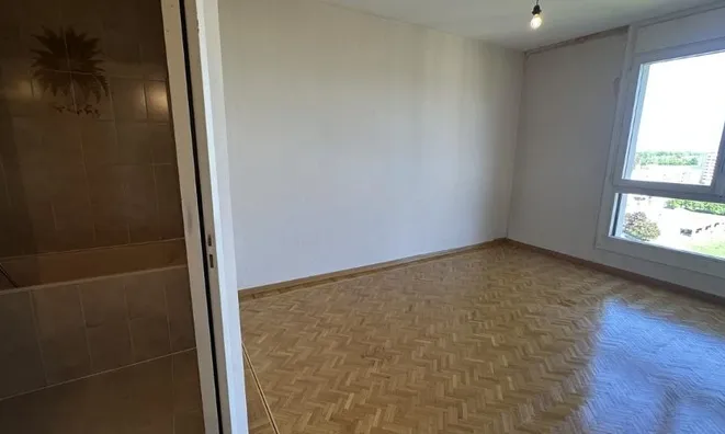 Недвижимость Apartment 5 rooms: 4