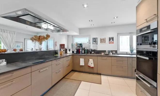 Недвижимость Single house 9 rooms: 11