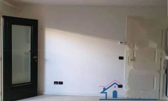 Недвижимость Двухкомнатная квартира в центре: 3