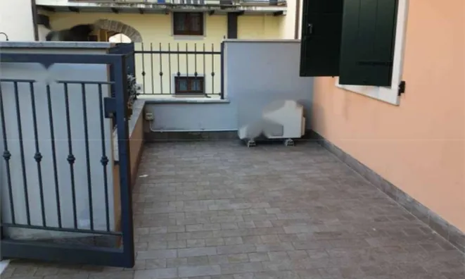 Недвижимость Двухкомнатная квартира в центре: 8