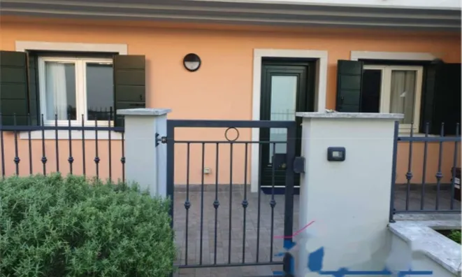 Недвижимость Двухкомнатная квартира в центре: 9